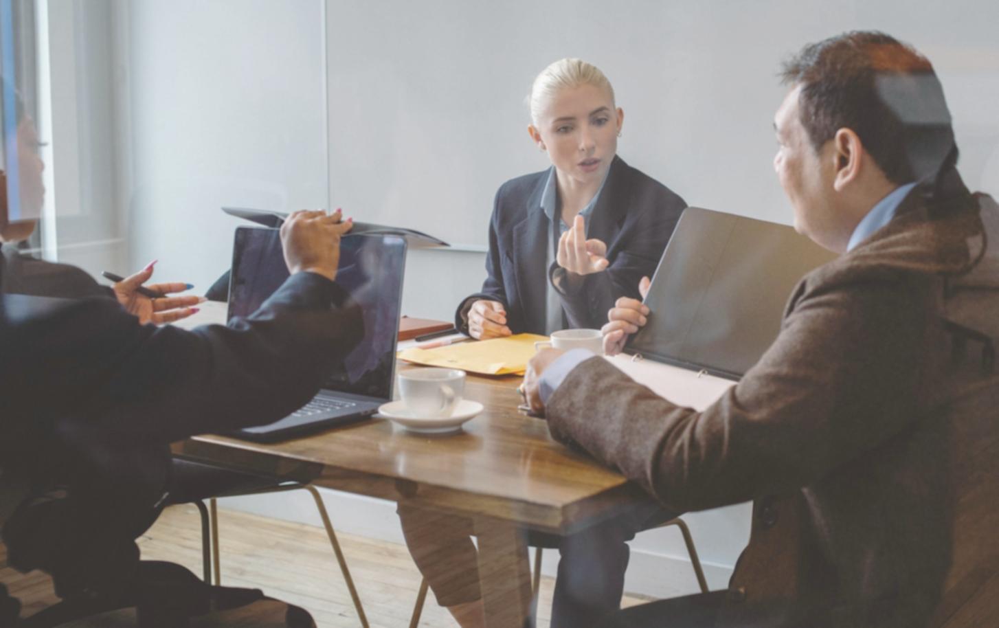 Team synthu-nion24 durante analisi processi aziendali